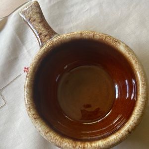 Hull Vintage soup or casserole dish